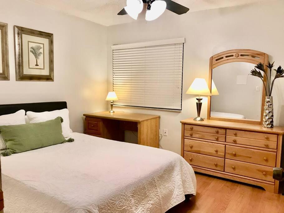 Pool House In Tropical Miamiヴィラ エクステリア 写真